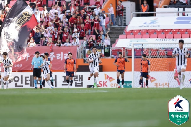 선두 FC서울, 제주에 1-2fc 패배…3경기 연속 무승